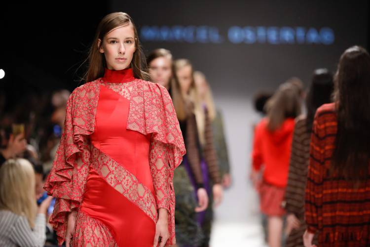 Die Eröffnungsshow von Marcel Ostertag an der MQ Vienna Fashion Week 19
