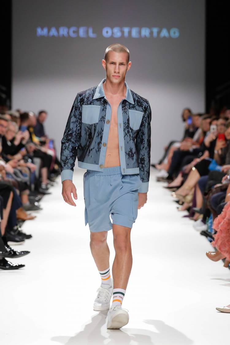 Die Eröffnungsshow von Marcel Ostertag an der MQ Vienna Fashion Week 19